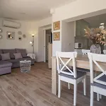 Encantador Con Terraza Cerca De La Playa - Es-325-29